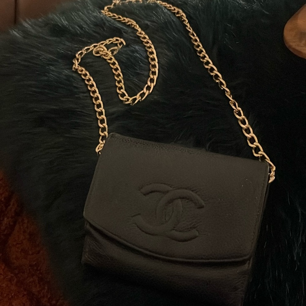 COPY - Chanel Timeless Interlocking CC Logo Compact Wallet black